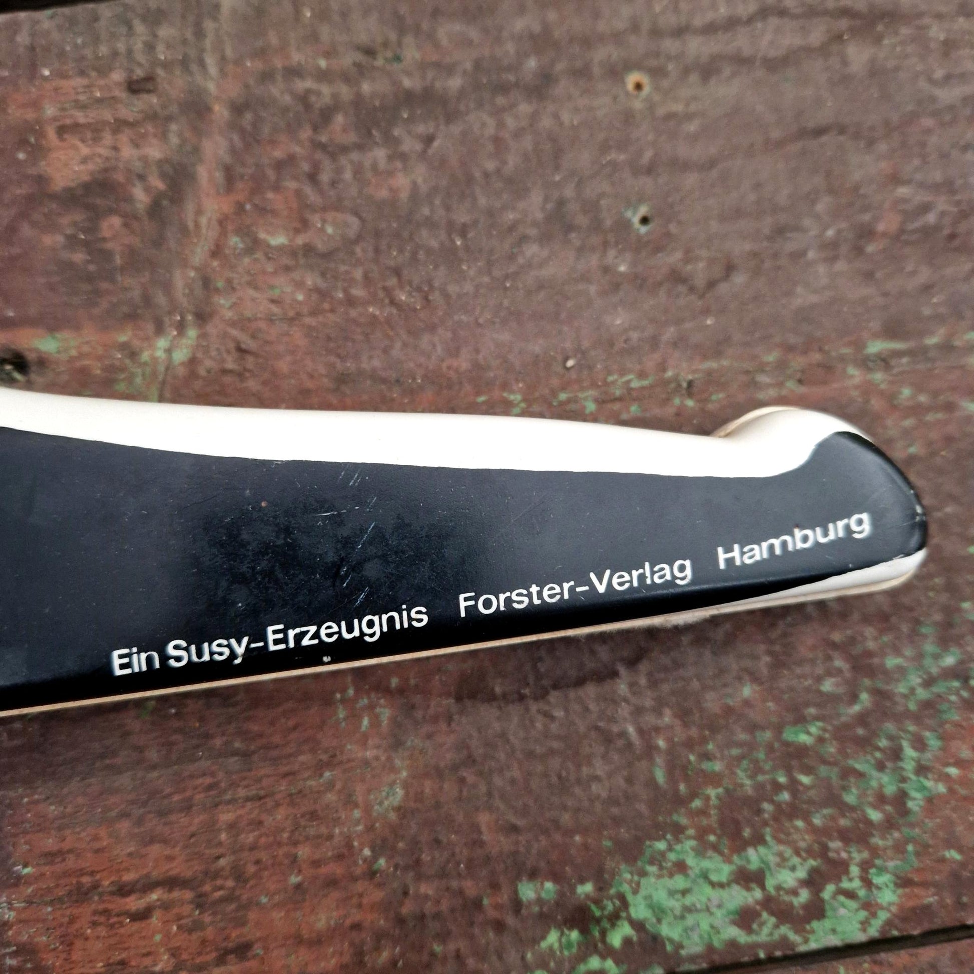 cintre illustration retro plastique