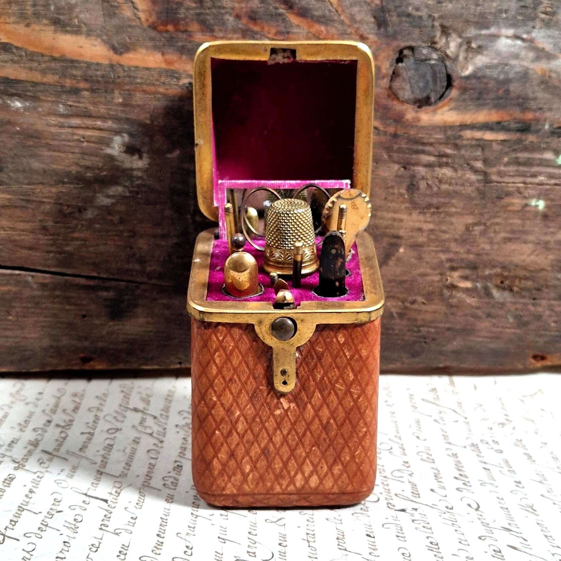 coffret couture XIXe complet accessoires