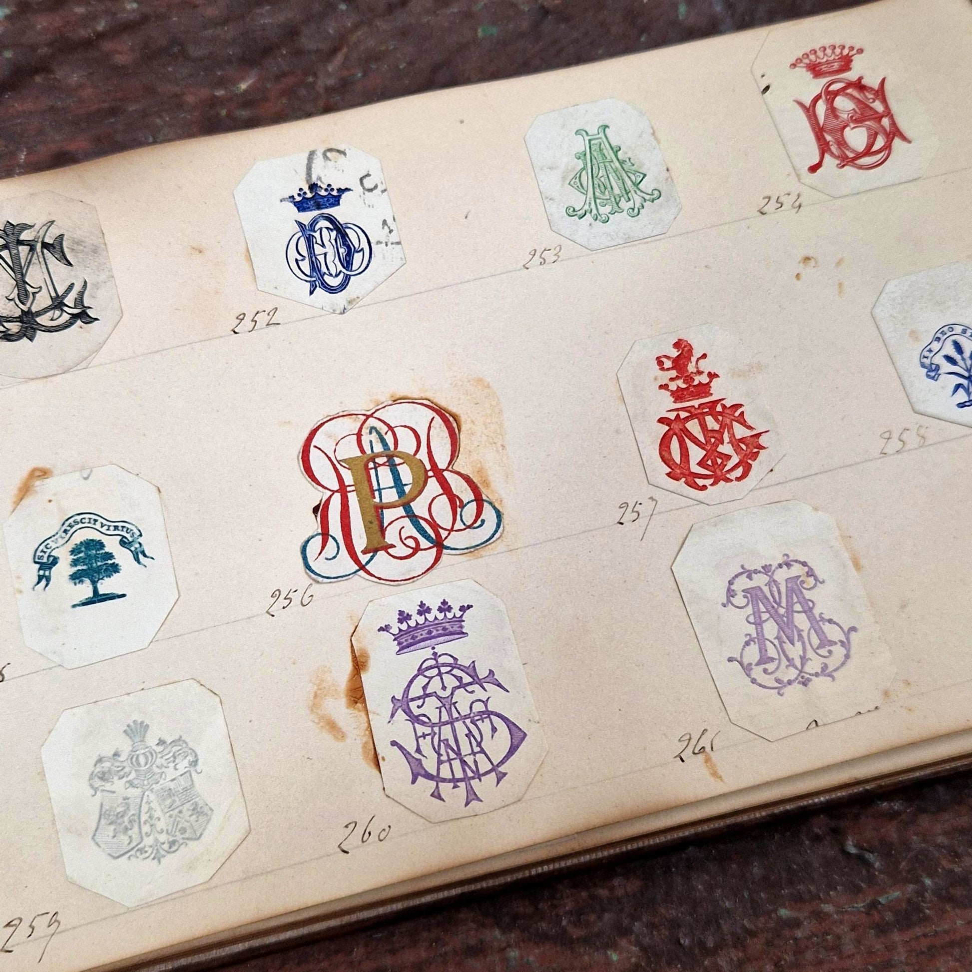 collection emblemes et blasons ancien