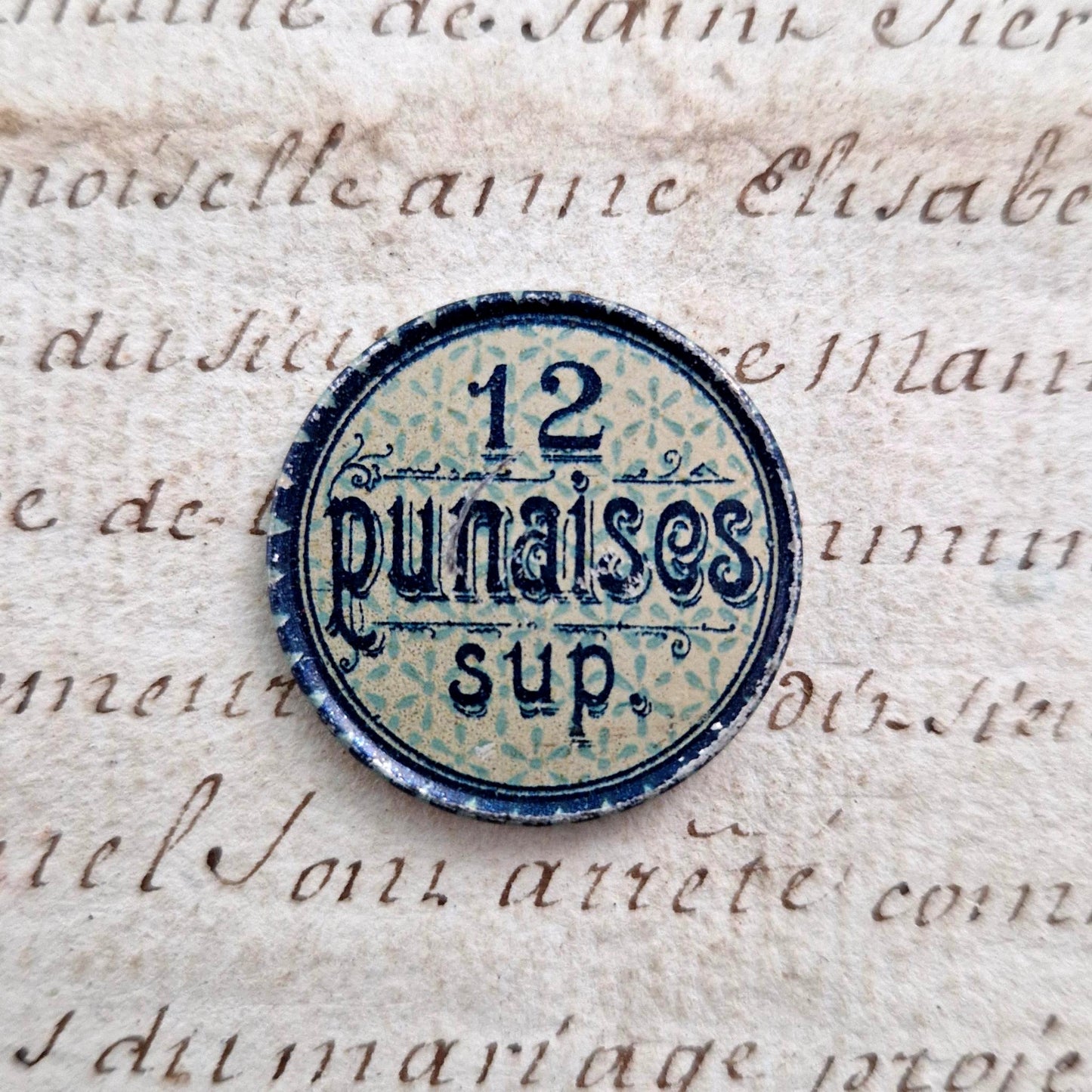 couvercle boite punaises anciennes