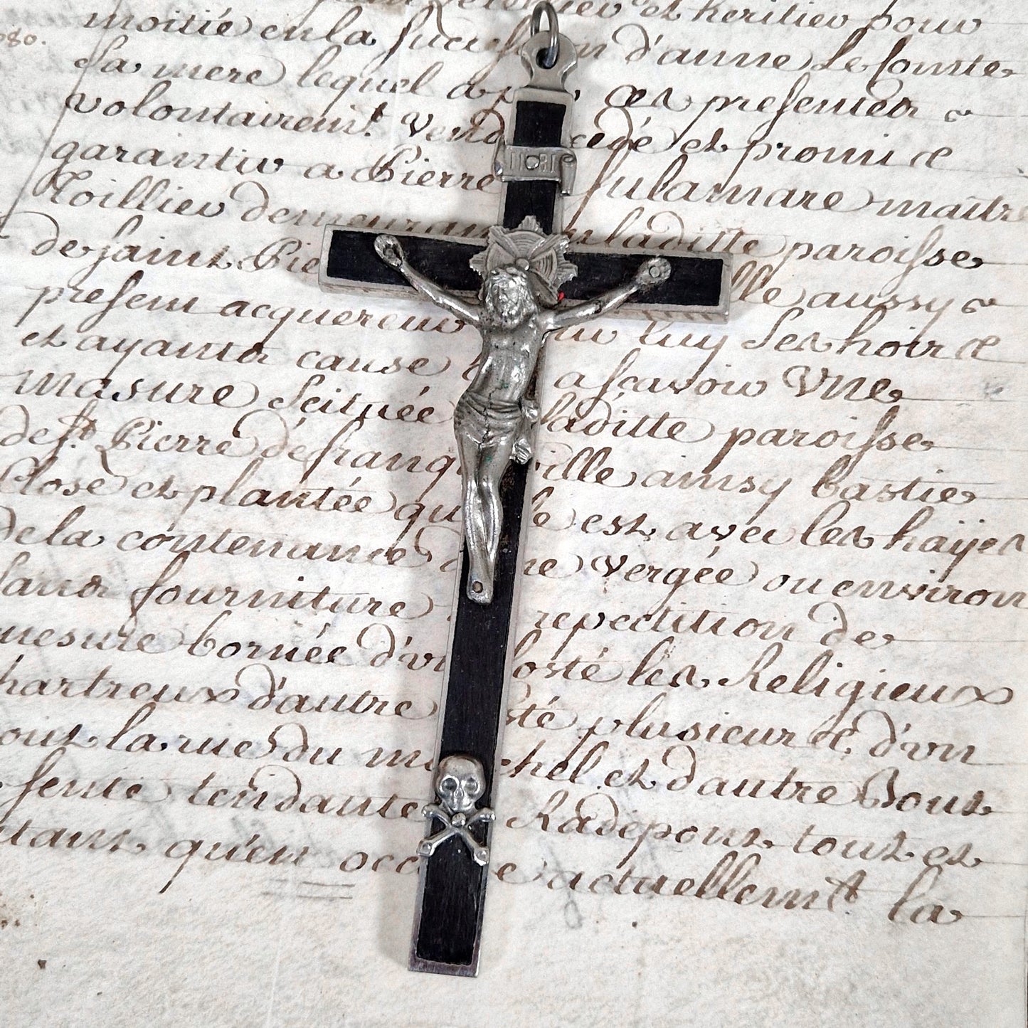 crucifix tete de mort religieux