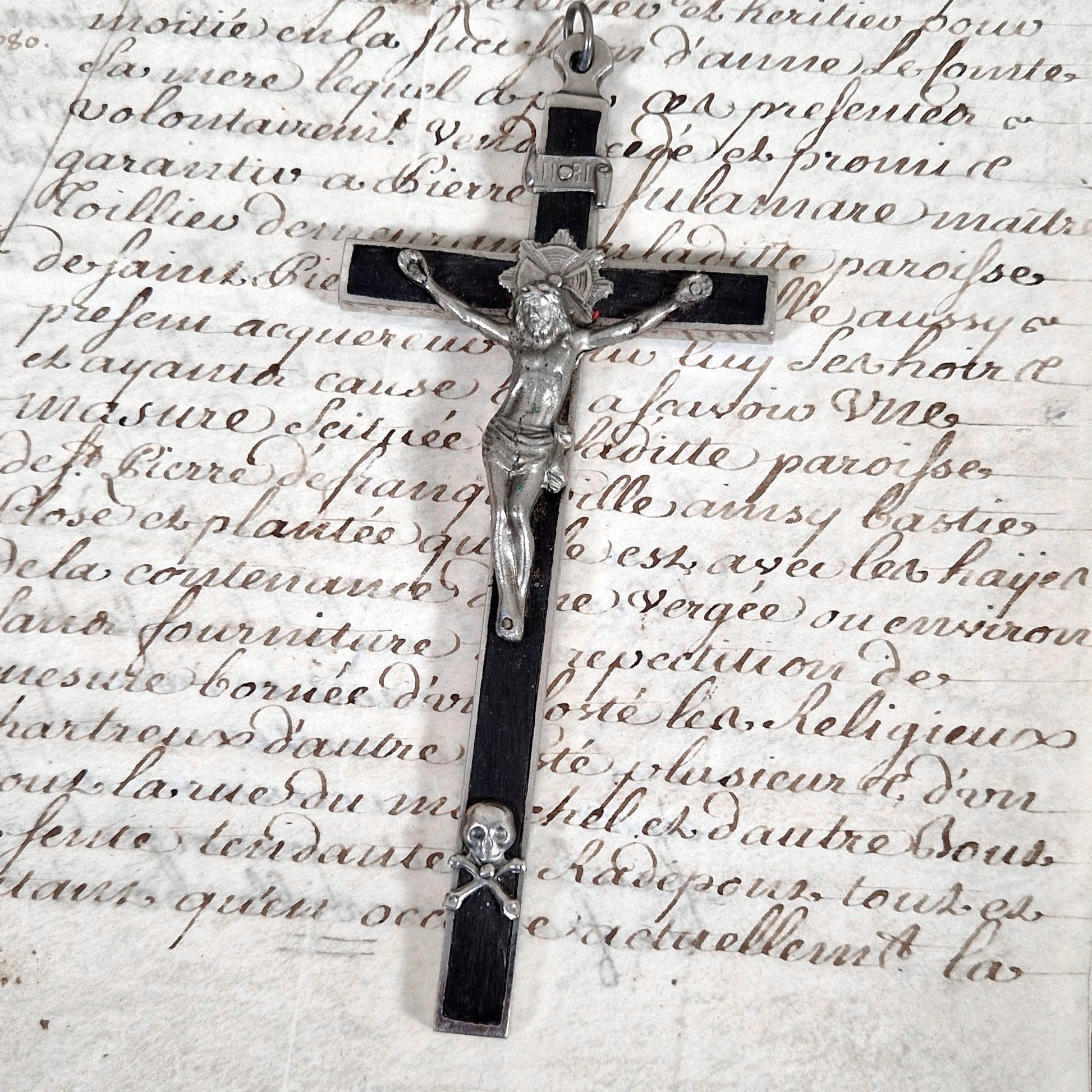 crucifix tete de mort religieux