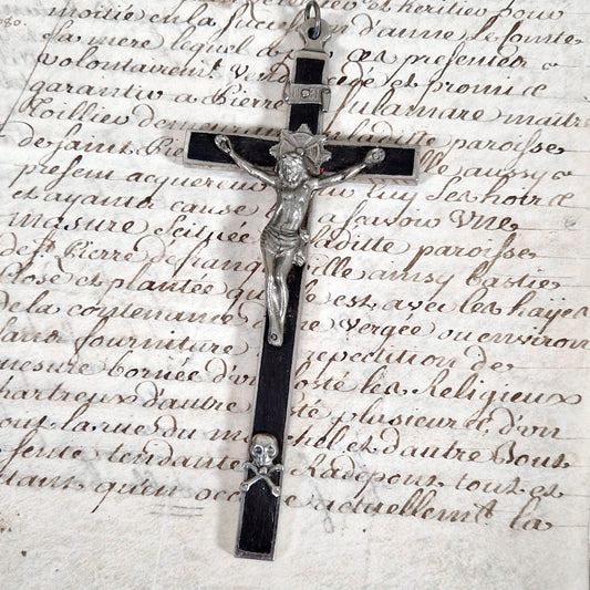 crucifix tete de mort religieux