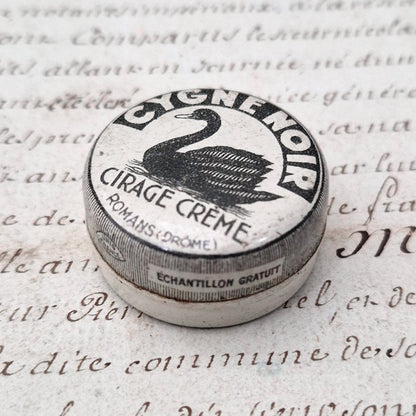 Mini boîte échantillon « Cygne Noir – Cirage Crème », Vers 1930