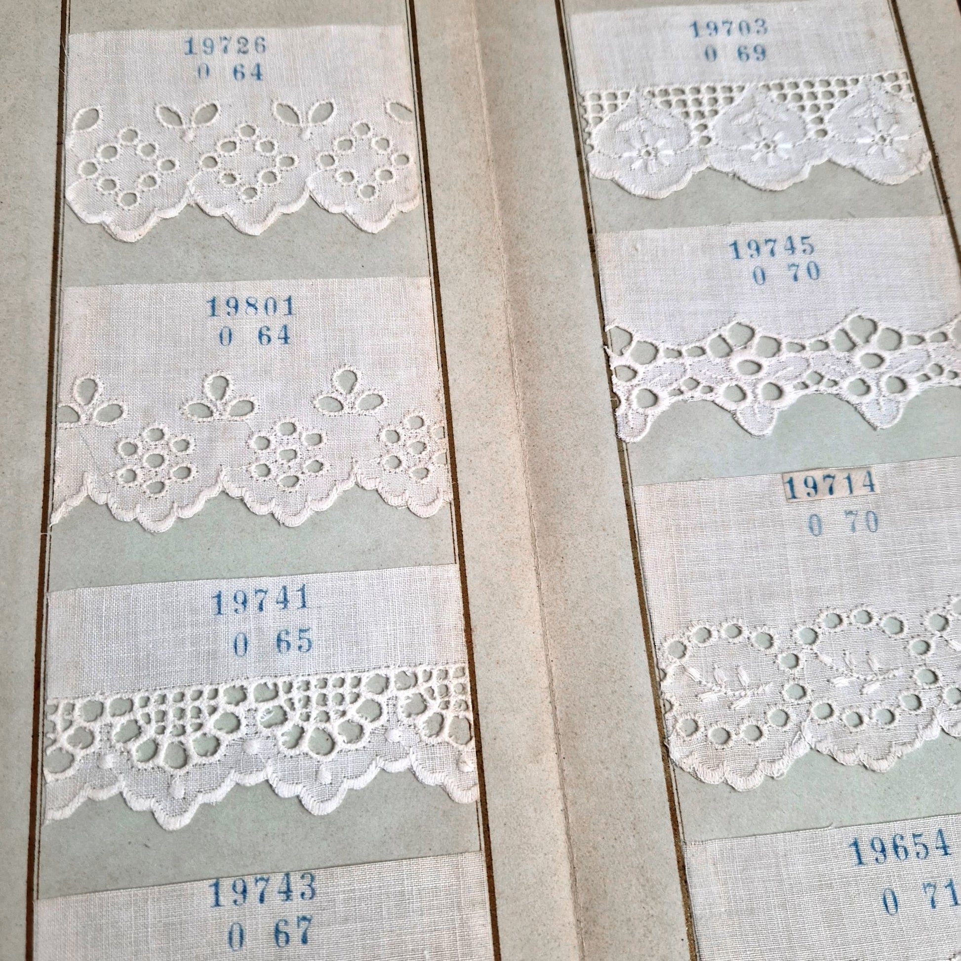 echantillons dentelle ancienne broderie mecanique
