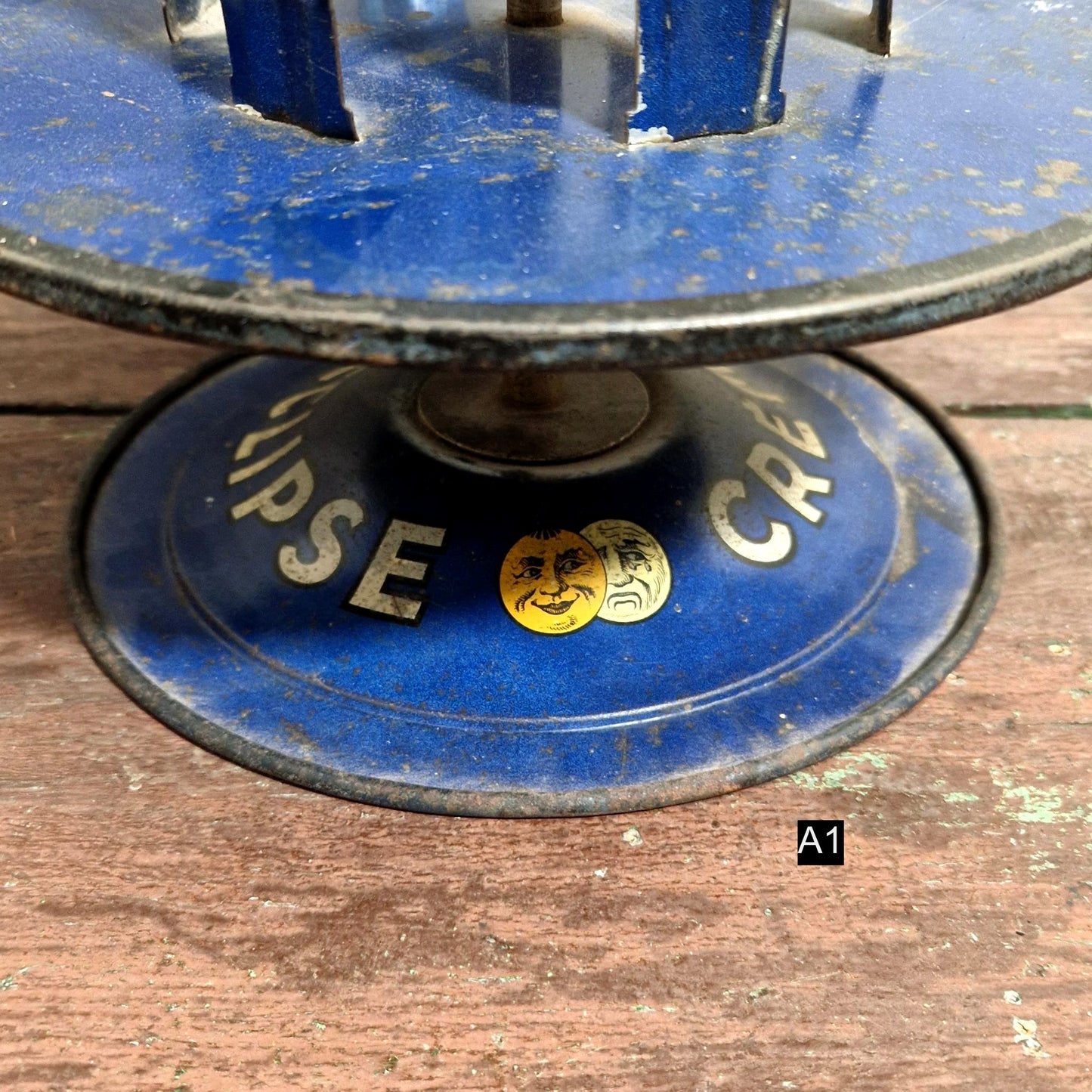 eclipse shoe polish display blue