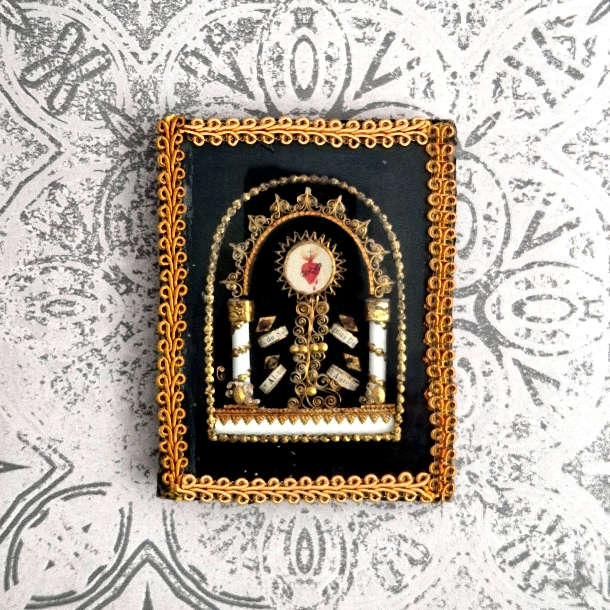 encadrement sous verre religieux