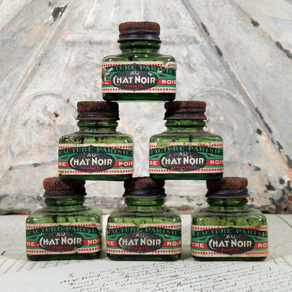 encrier verre vert au chat noir