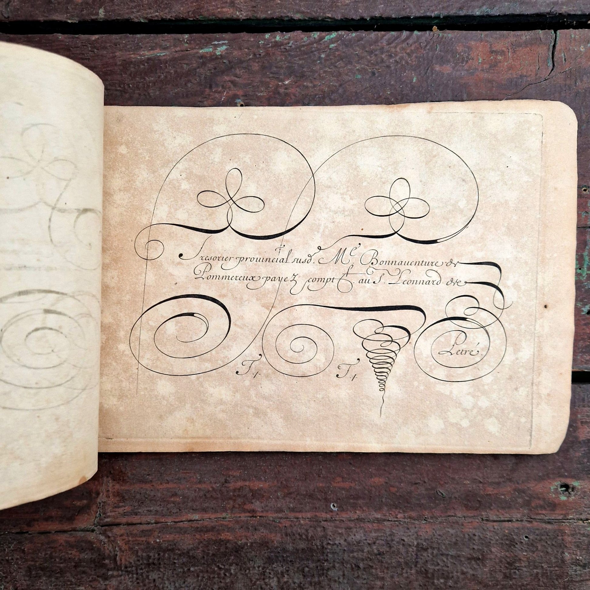 engraved alphabet models french