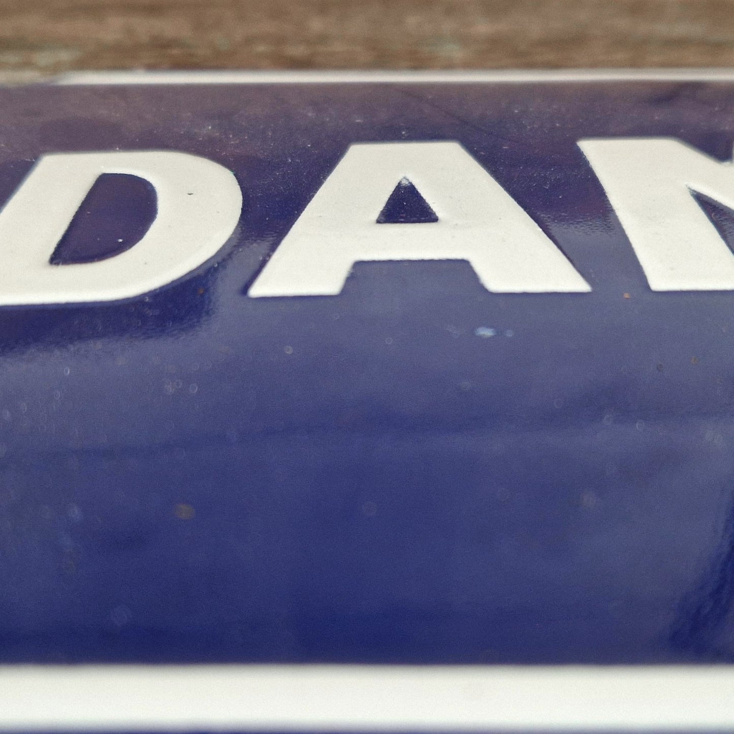 Grande plaque émaillée « Dames »