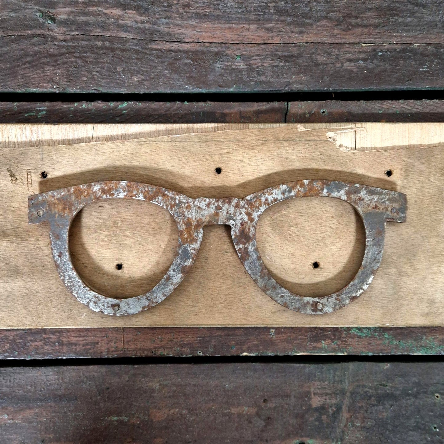 enseigne lunettes fer decoupe