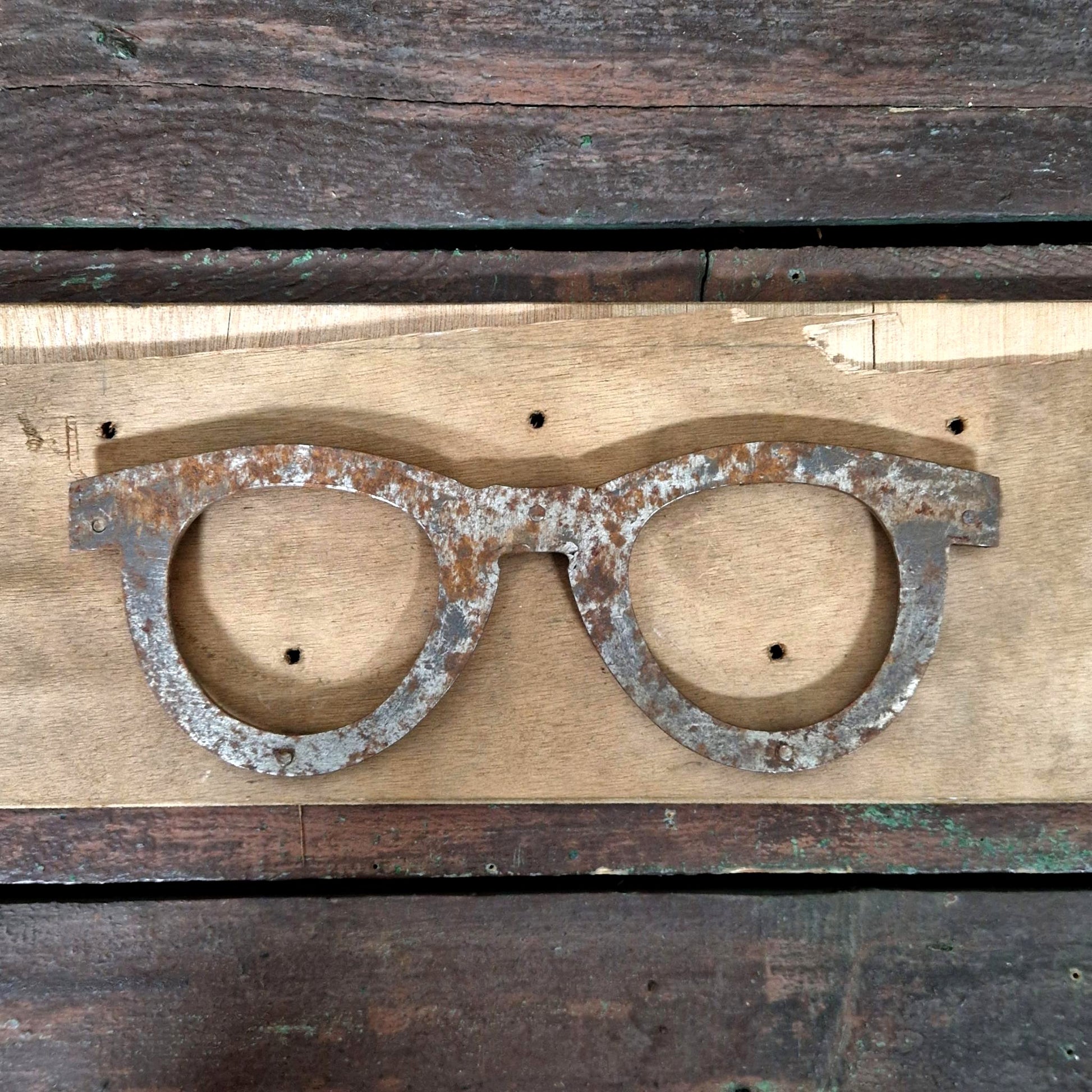 enseigne lunettes fer decoupe