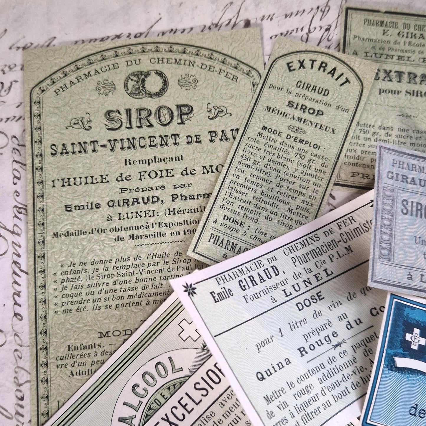 Lot de 10 anciennes étiquettes de pharmacie