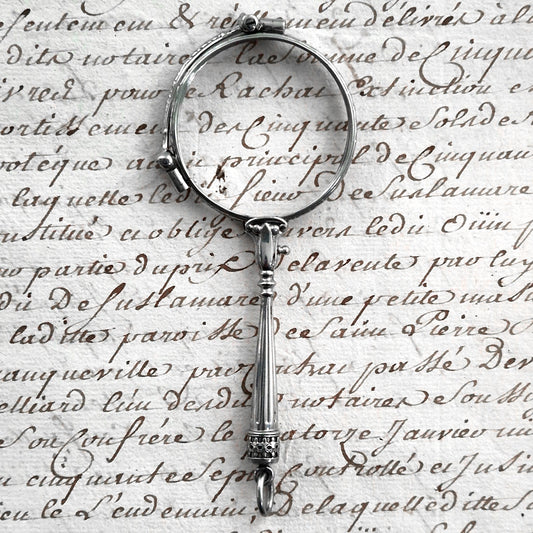 face à main ancien en métal argenté