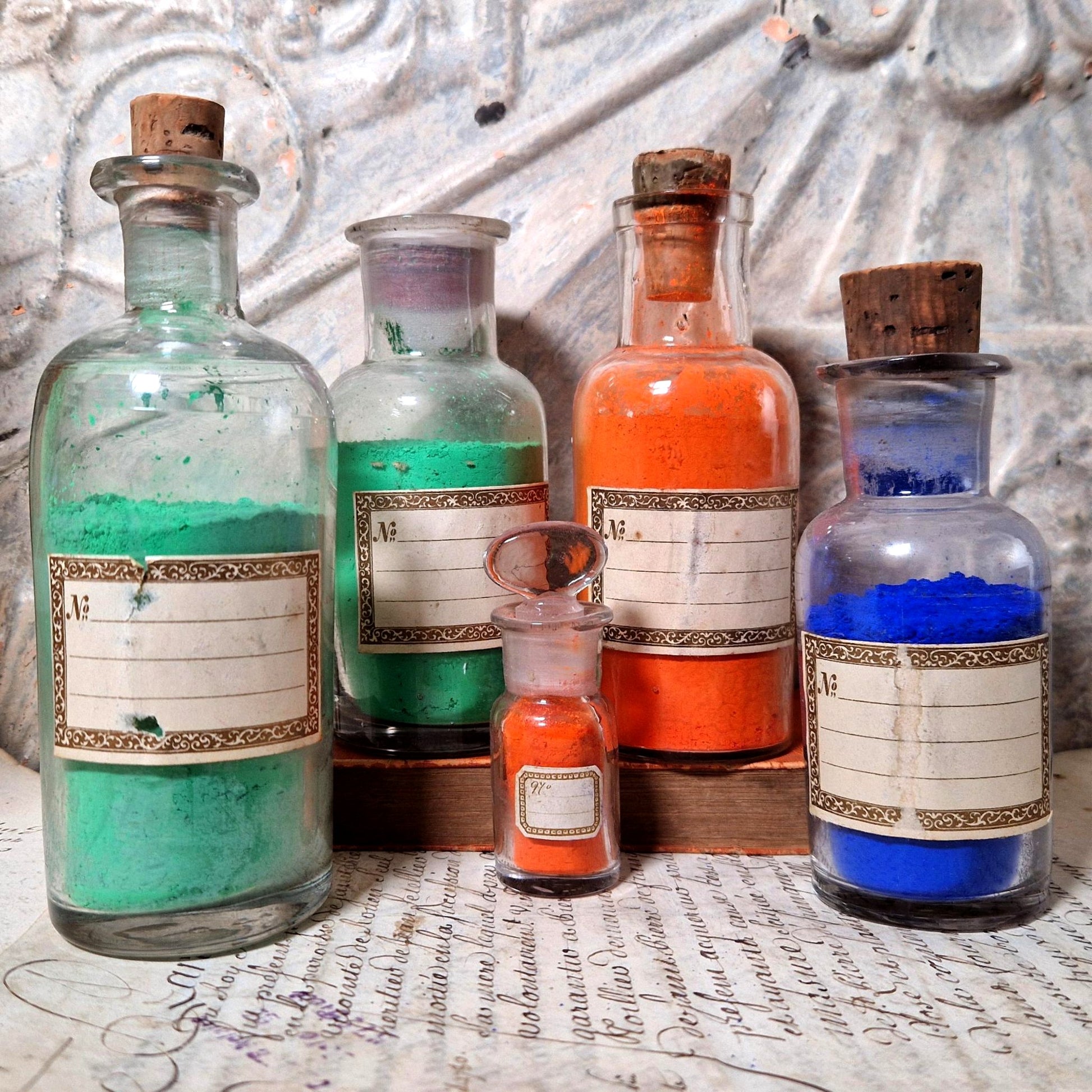 flacon ancien pigment atelier artiste