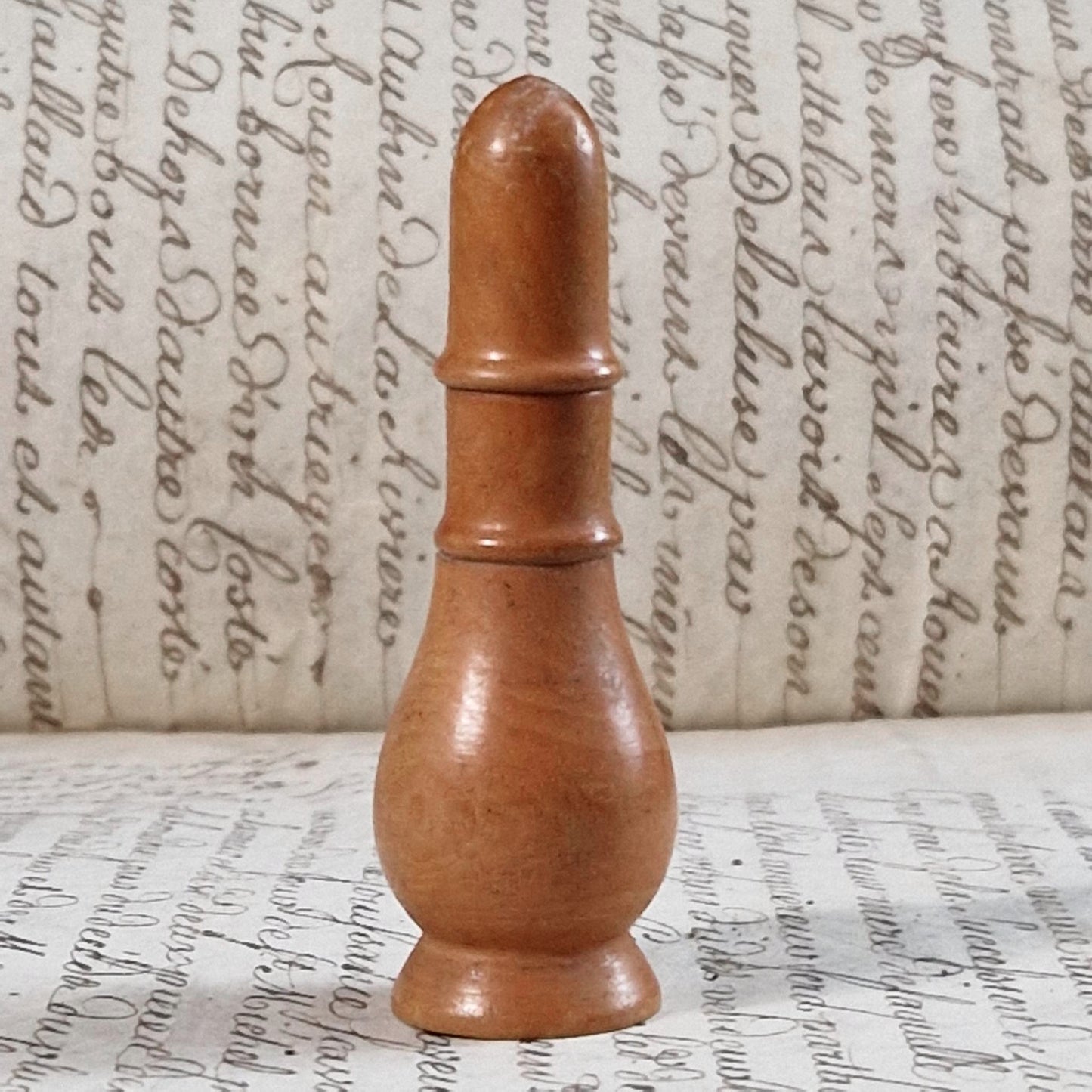 Flacon médical ancien pour inhalation en bois
