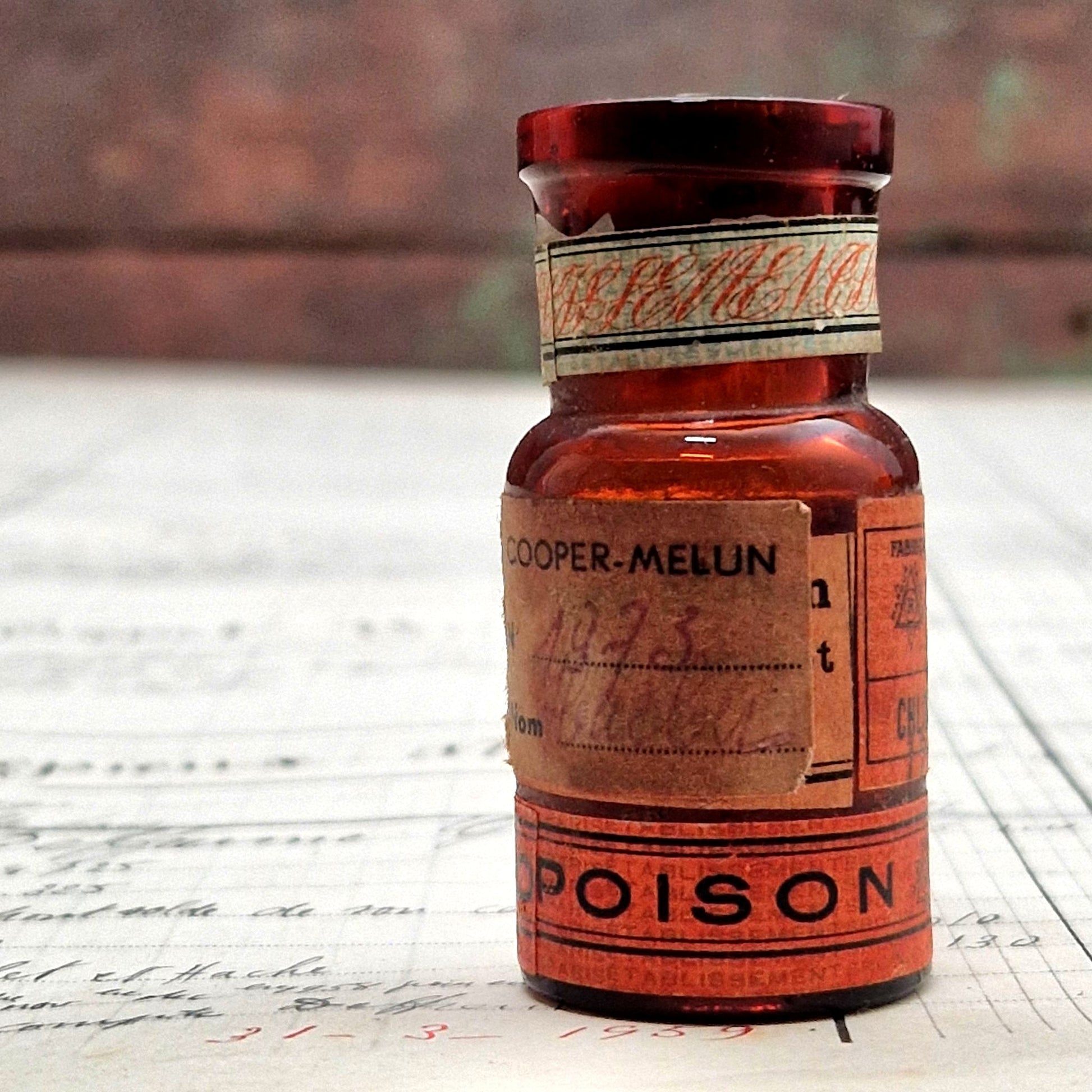 flacon verre cocaine pharmacie poison