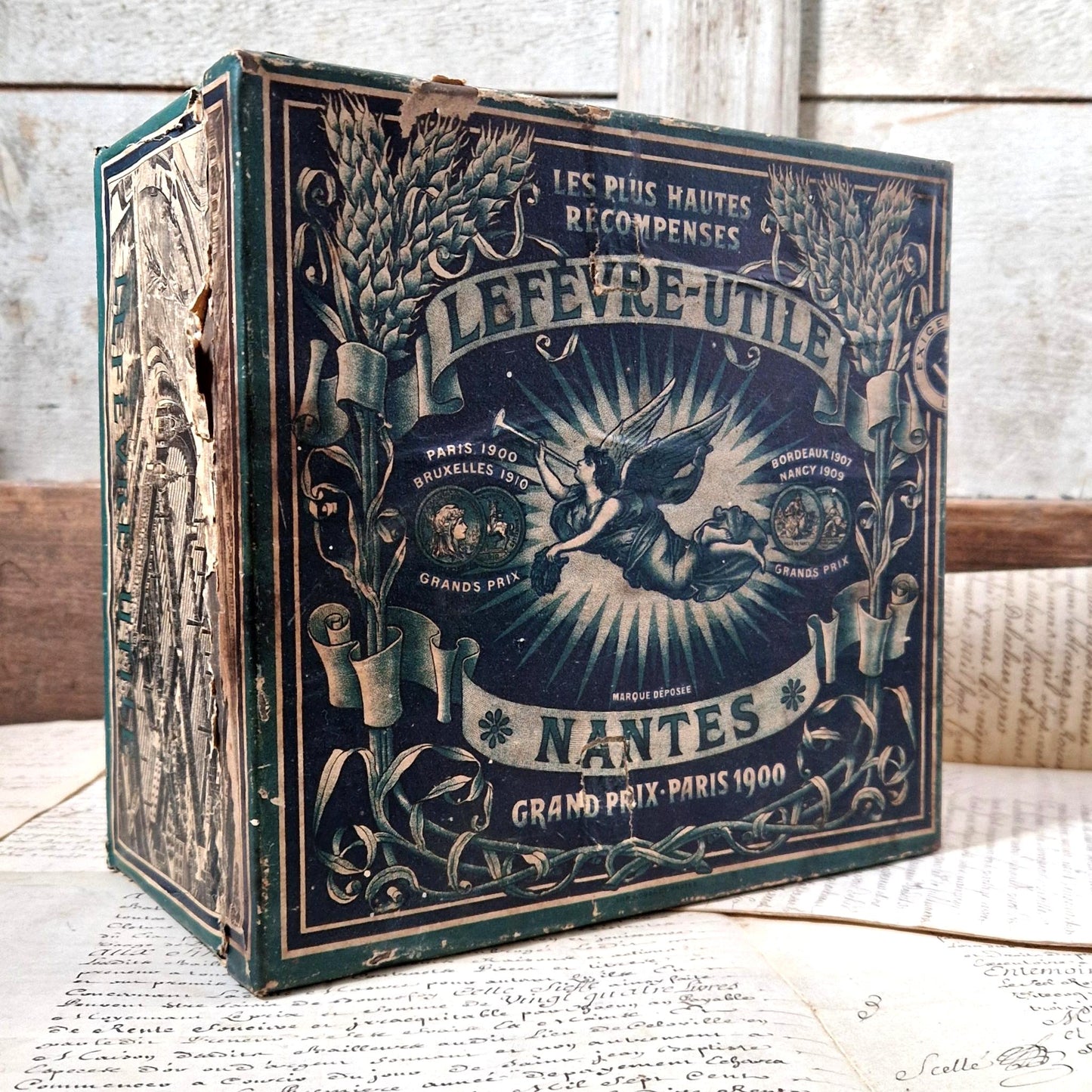 french biscuit advertising packaging