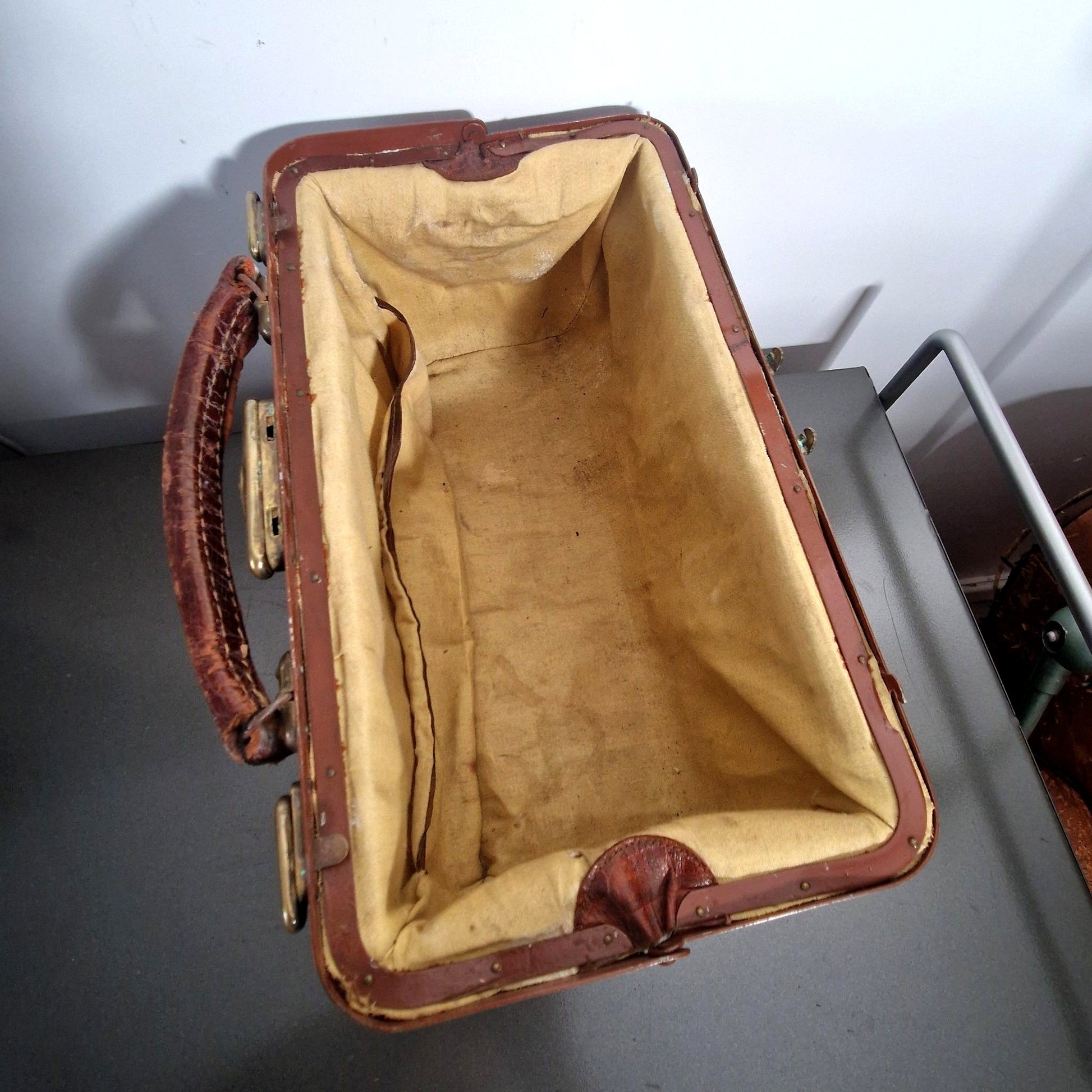 french leather doctor case