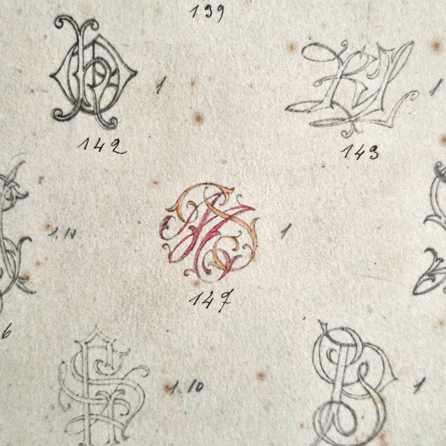 grand album de monogrammes réhaussés