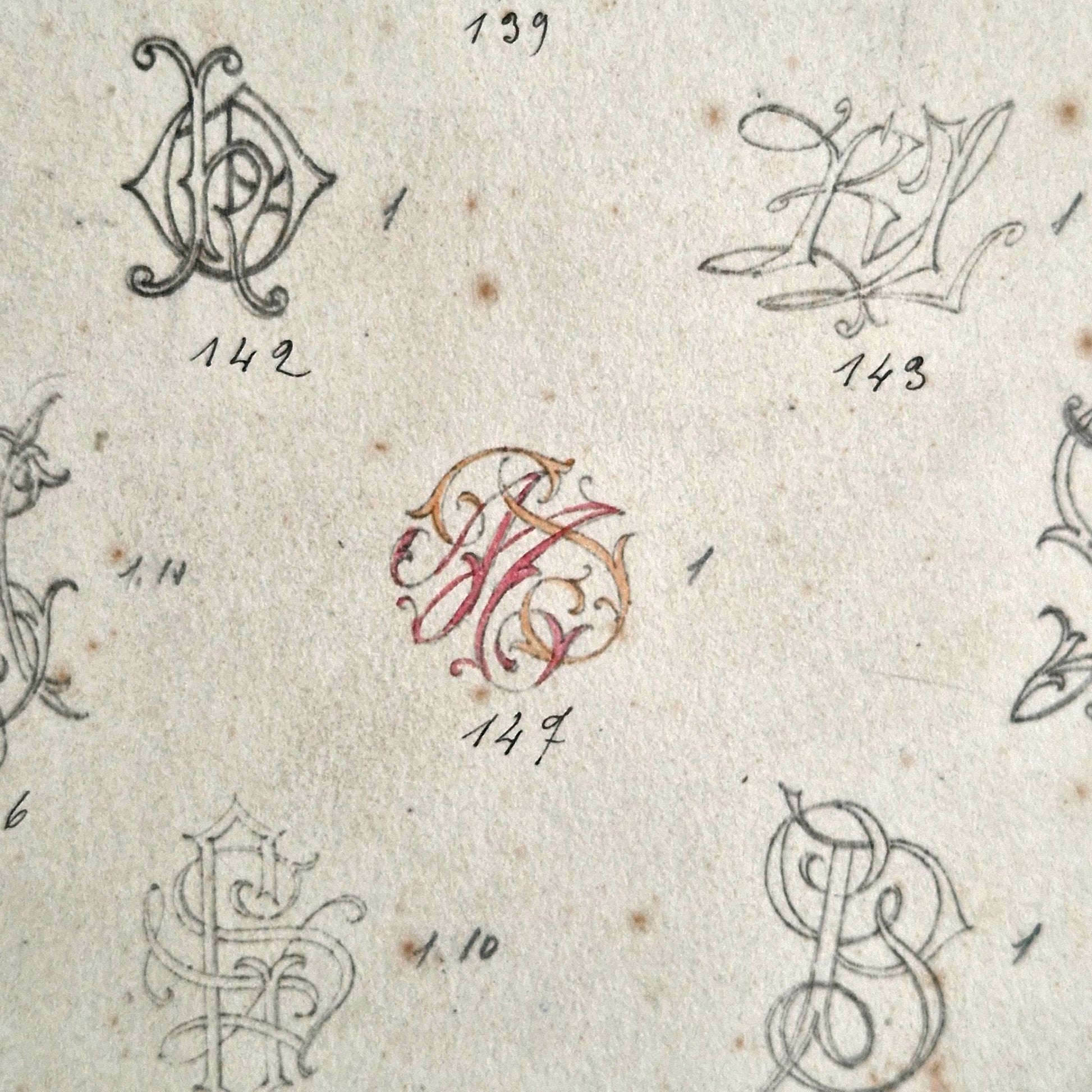 grand album de monogrammes réhaussés