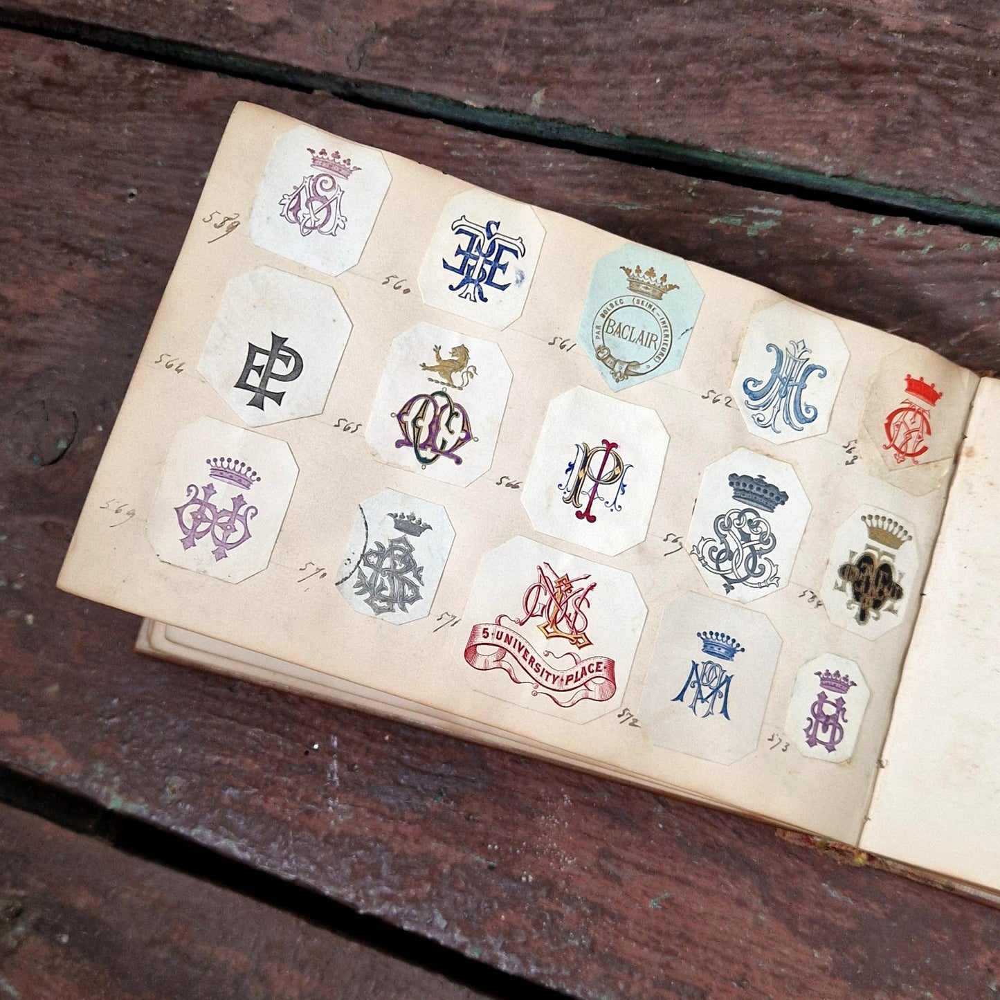 heraldic crests reference album