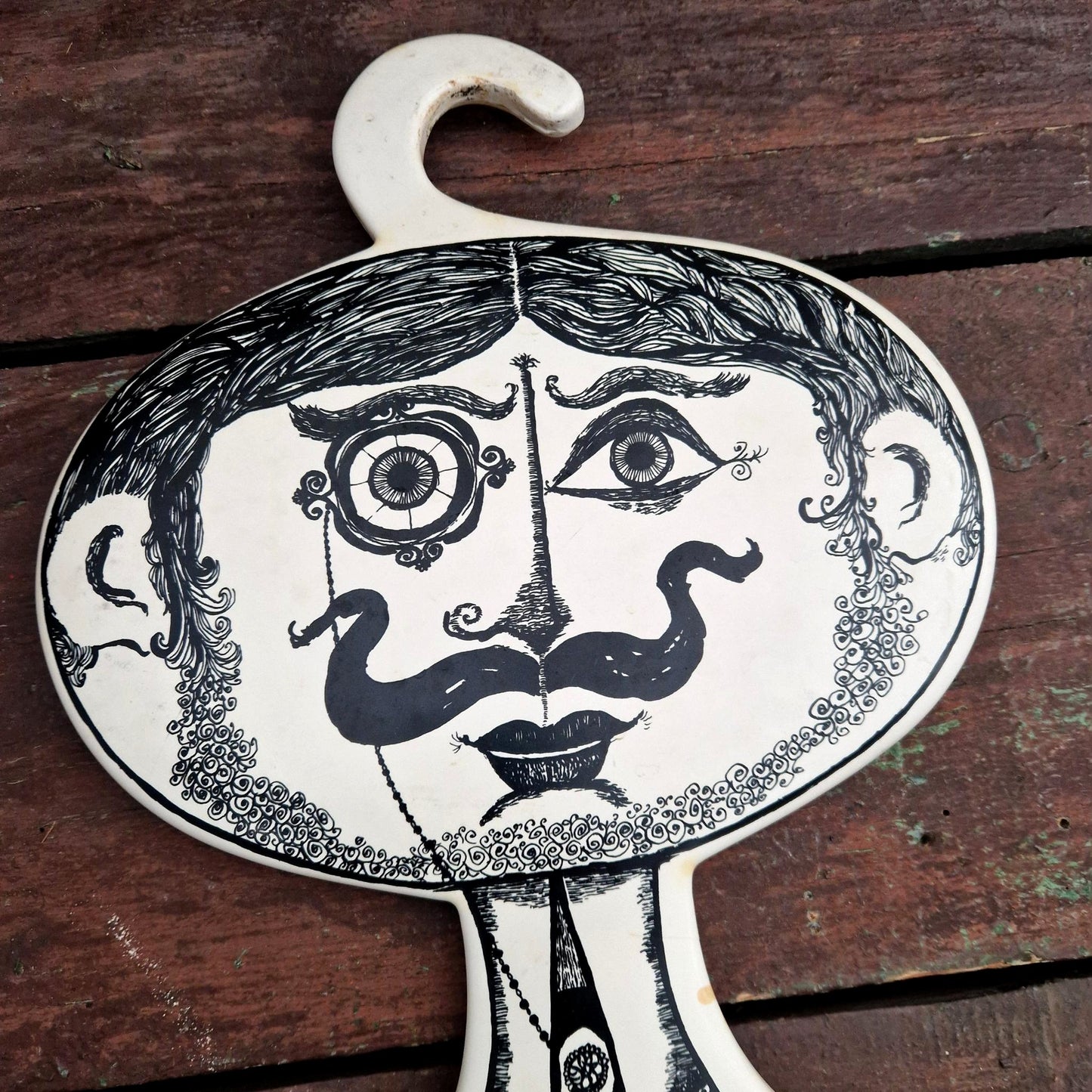illustrated face hanger vintage