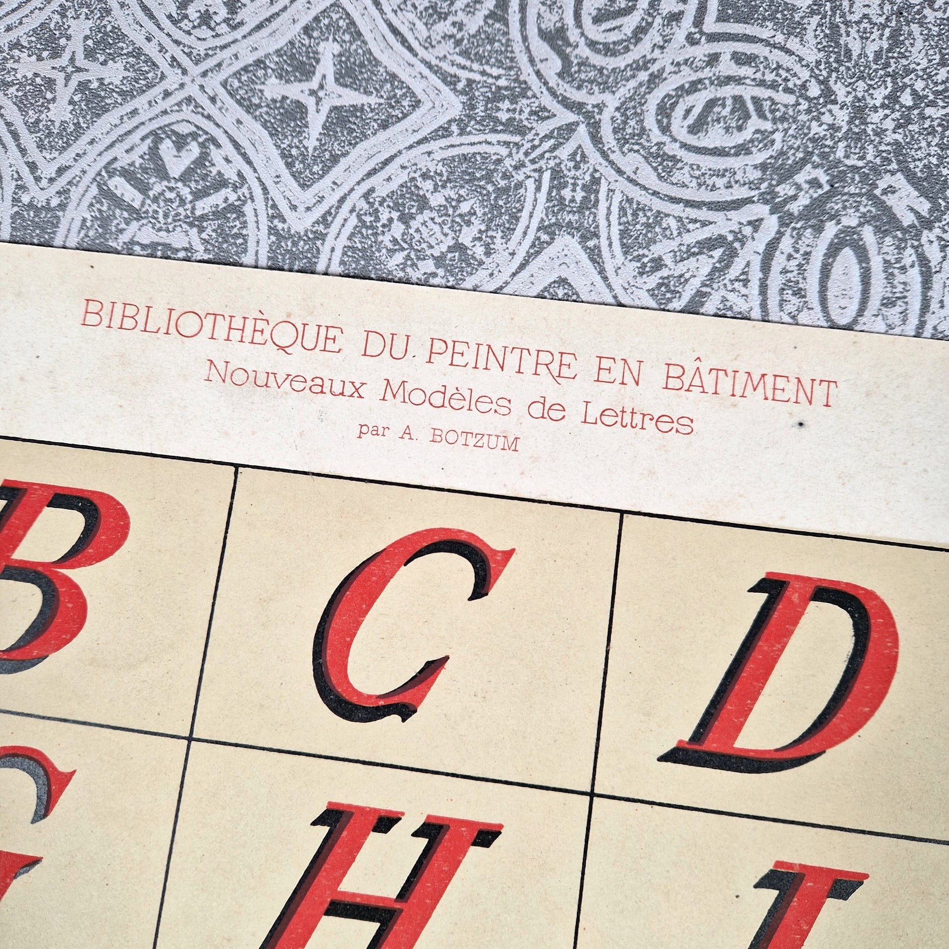 italic capital letters antique 1900