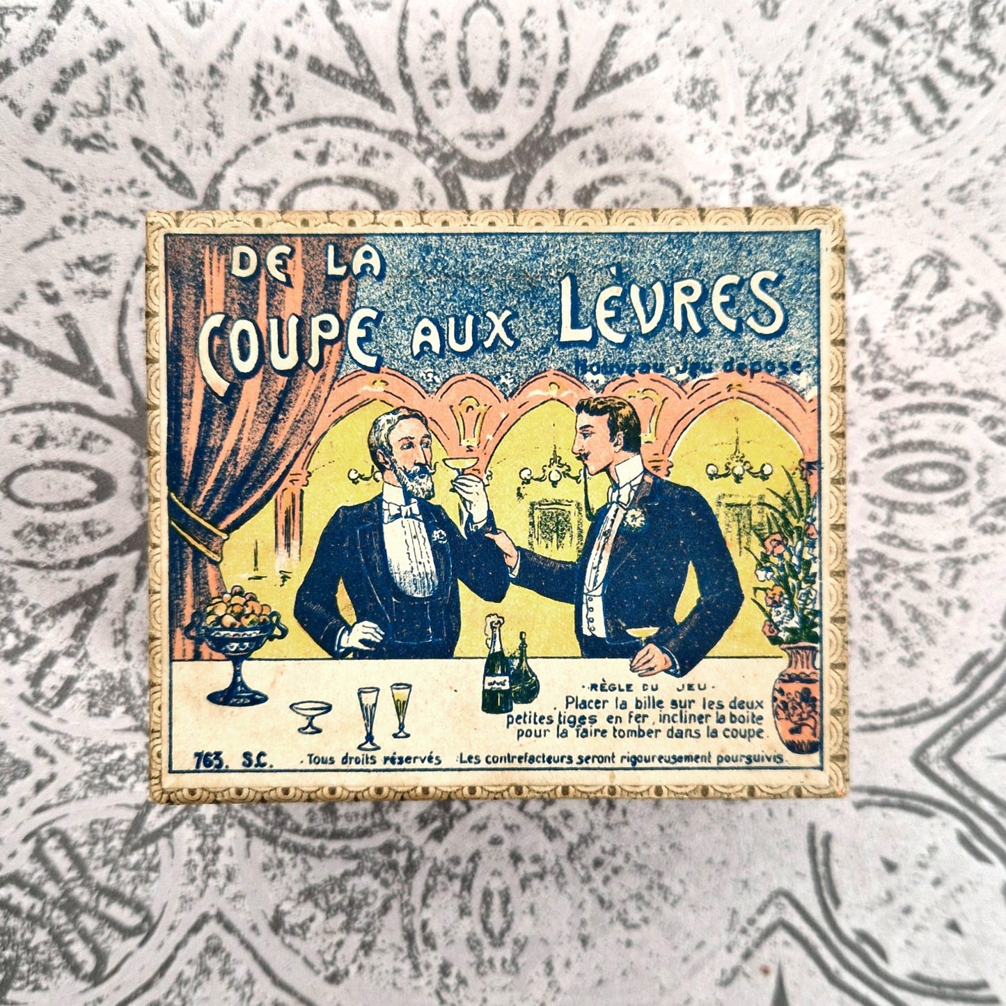 jeu ancien de la coupe aux lèvres