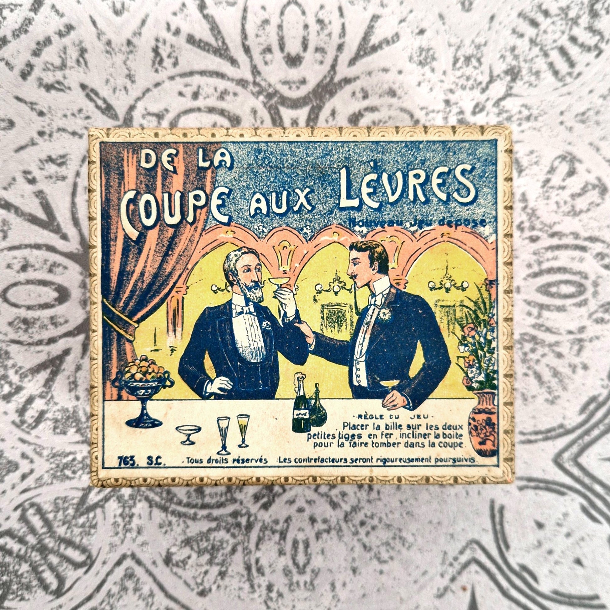 jeu ancien de la coupe aux lèvres