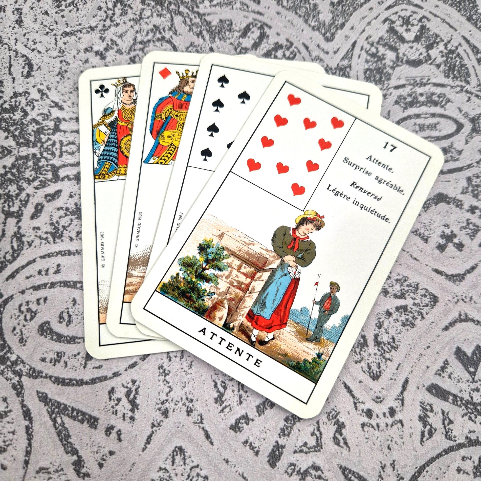 EN BOITE BLEUE Ancien jeu de cartes divinatoire Grand Lenormand Grimaud EUR 2.800,00 - IT EN BOITE BLEUE Ancien jeu de cartes divinatoire Grand Lenormand Grimaud EUR 2.800,00 - IT