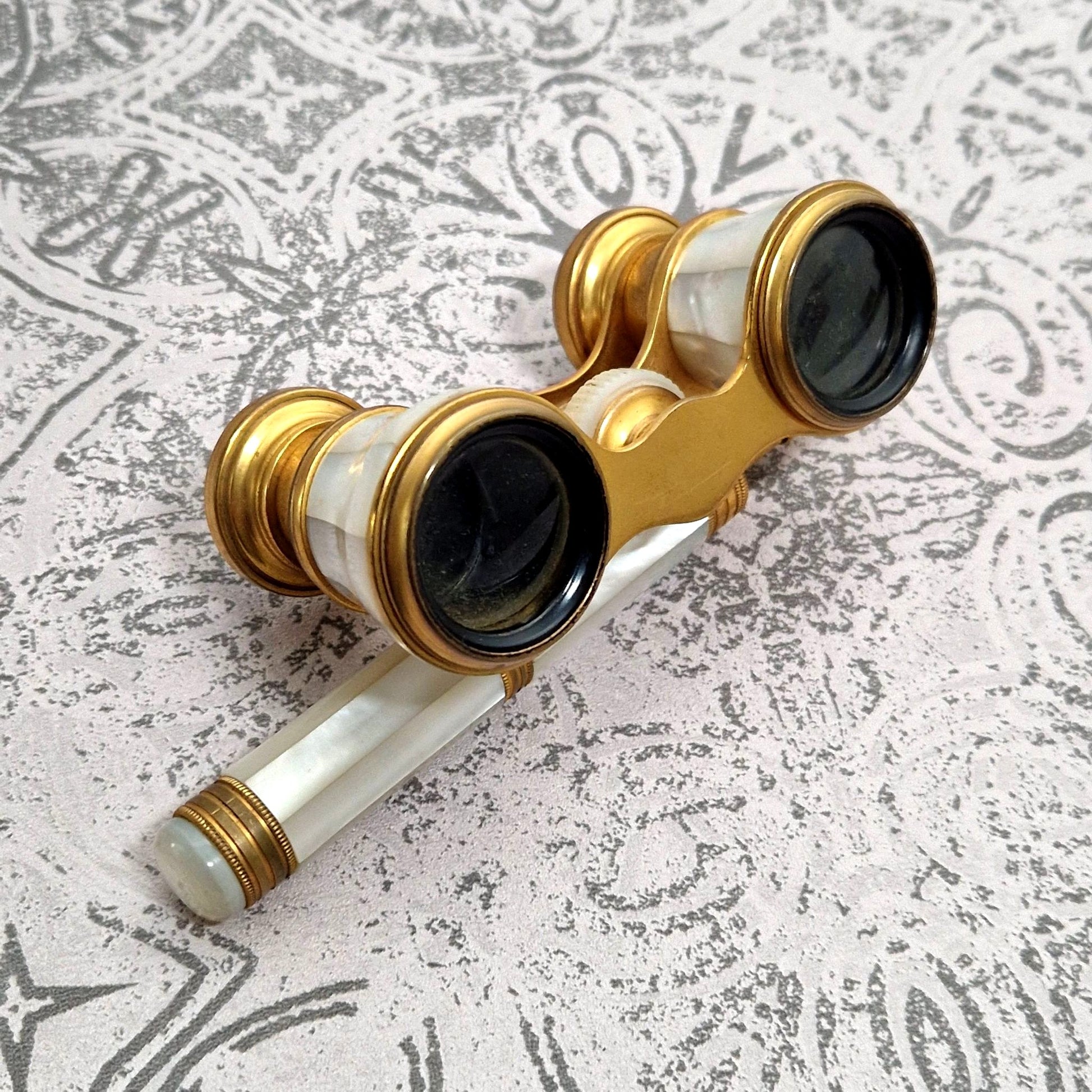 jumelles theatre ancienne en nacre