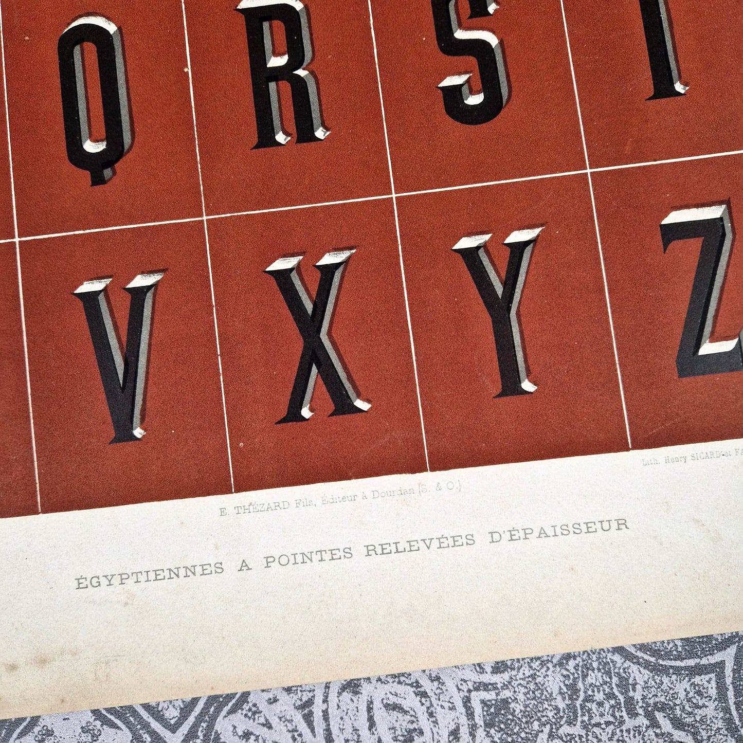 lettres egyptiennes à pointes