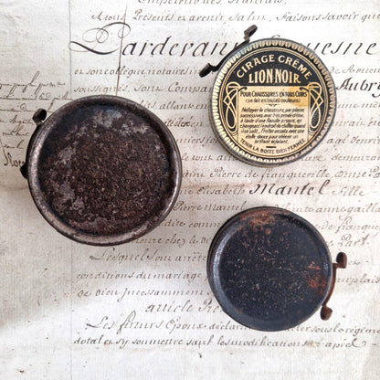 Boîtes de cirage « Lion Noir » noir et blanc – Paris-Montrouge