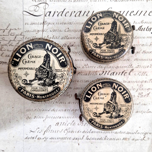 lion noir et blanc cirage ancien