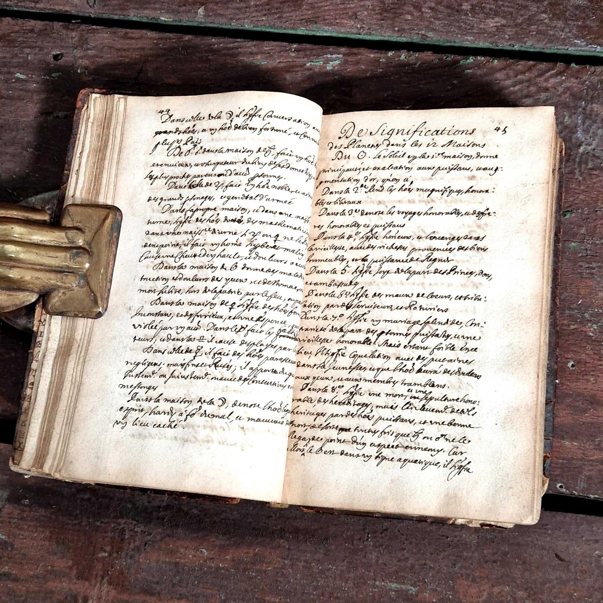 manuscrit de divination et signes astrologiques