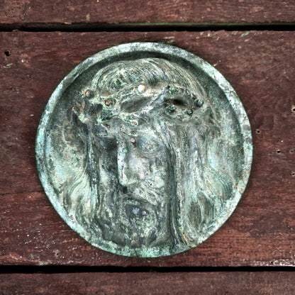 medaillon en bronze du christ couronné
