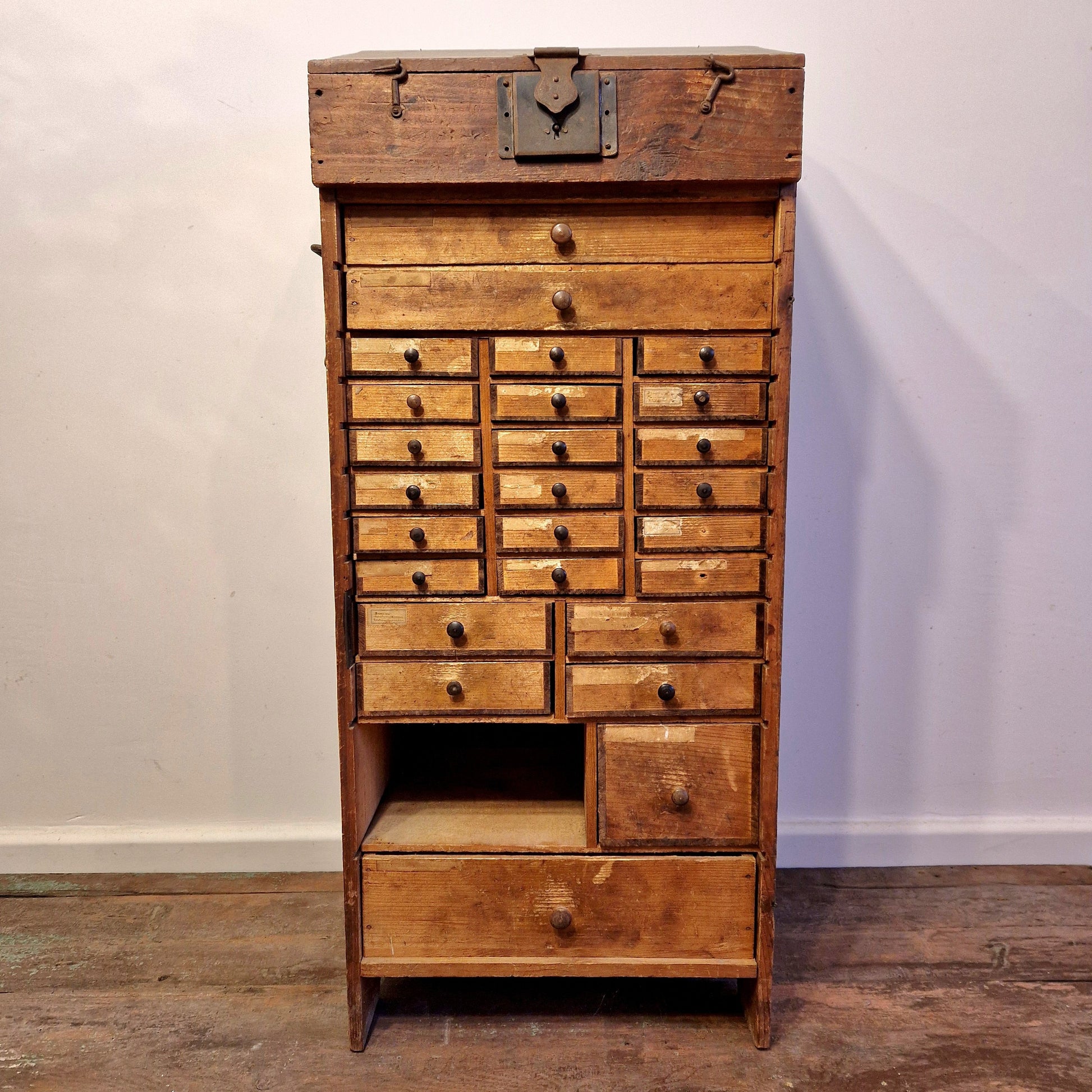 meuble atelier bois patine ancienne