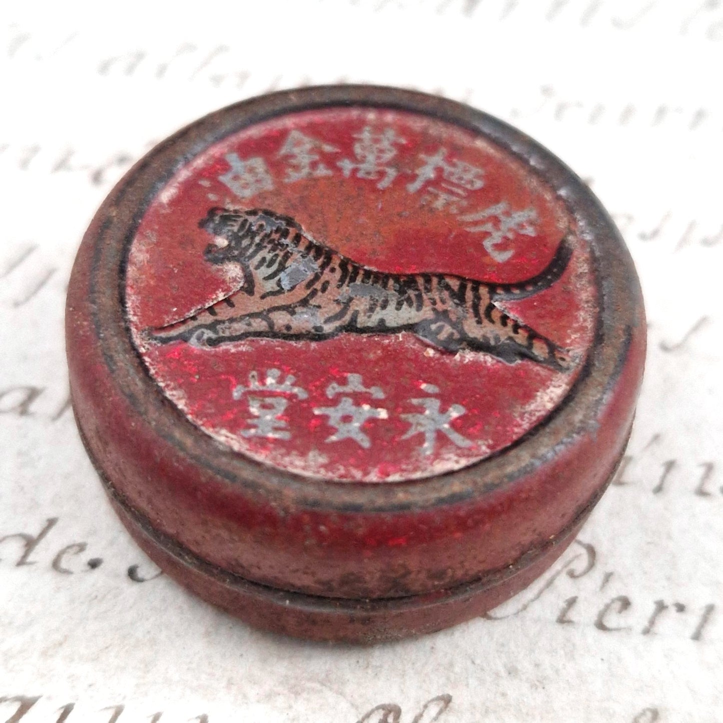 Mini boîte ancienne « Tiger Balm – Eng Aun Tong »