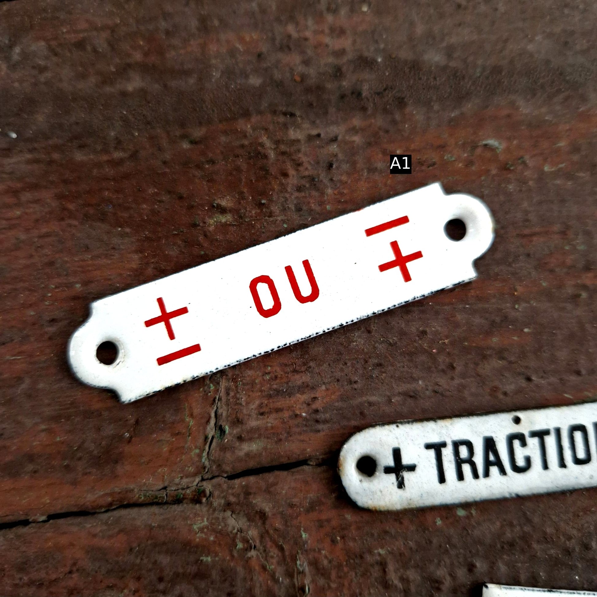 mini plaque émaillée plus ou moins