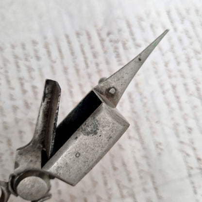 mouchette fer forgé ancien