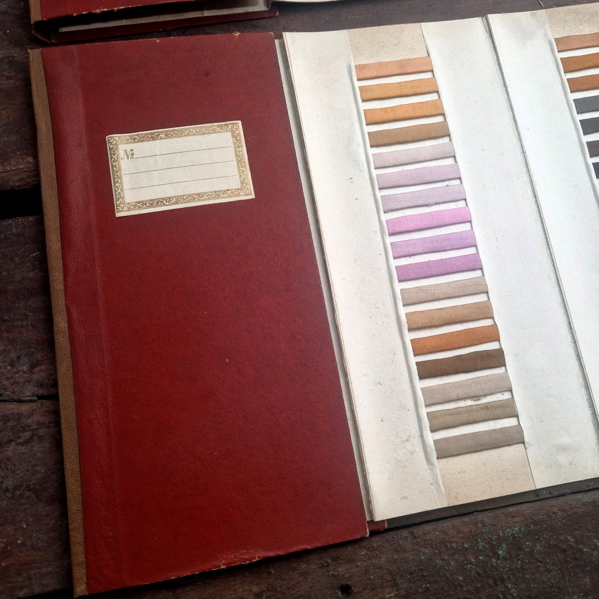 nuancier ancien soie satin professionnel