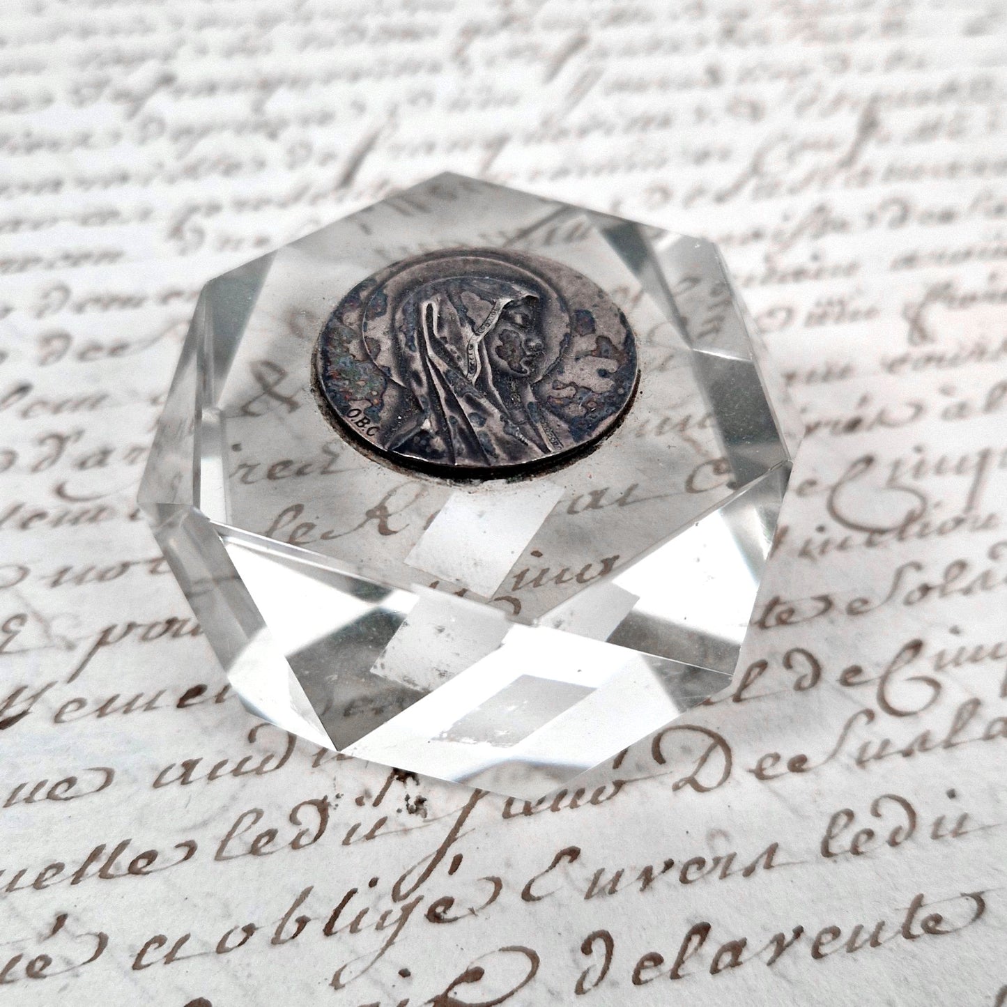 objet religieux ancien en verre