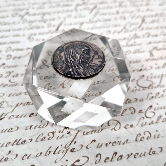 objet religieux ancien en verre