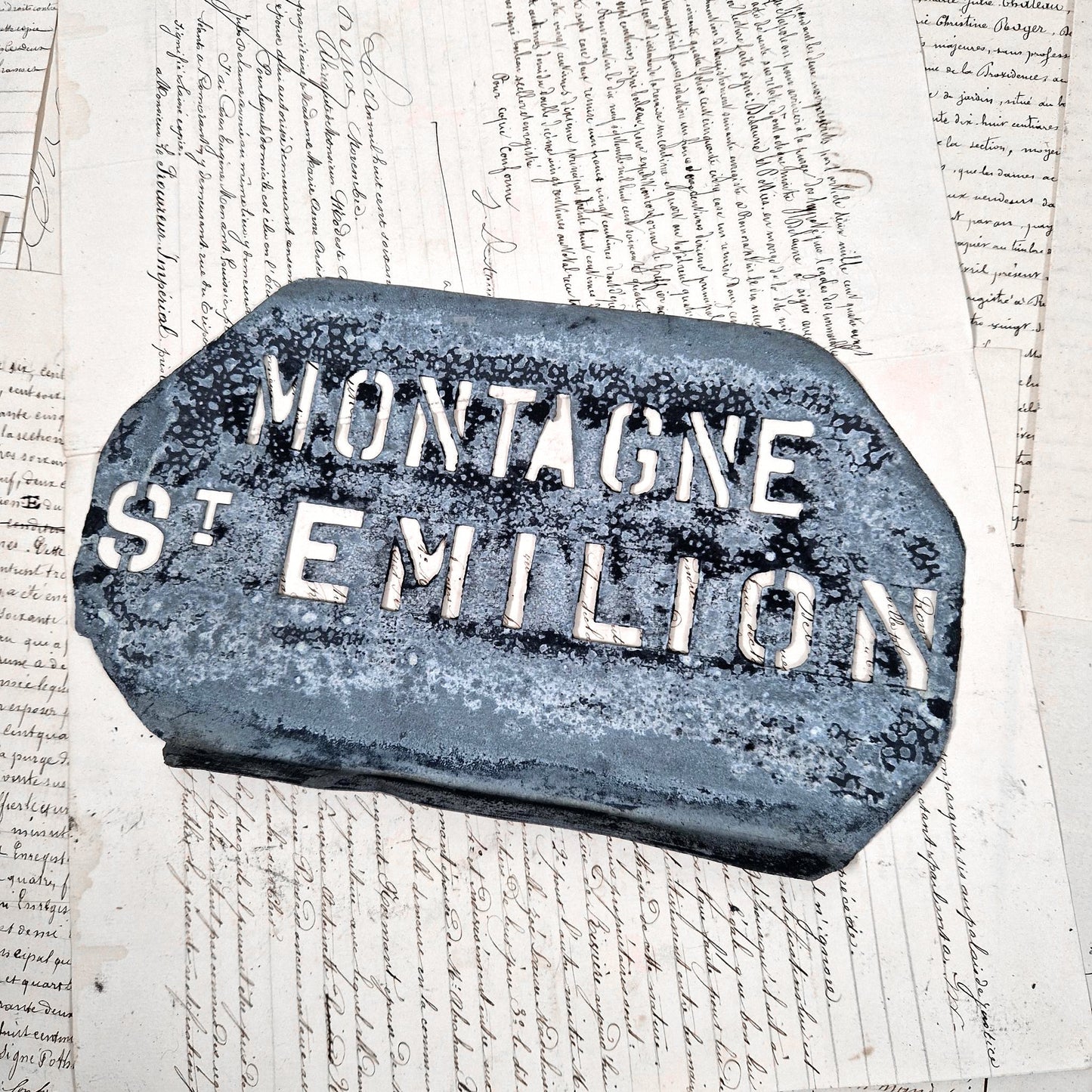 old wine stencil montagne saint emilion