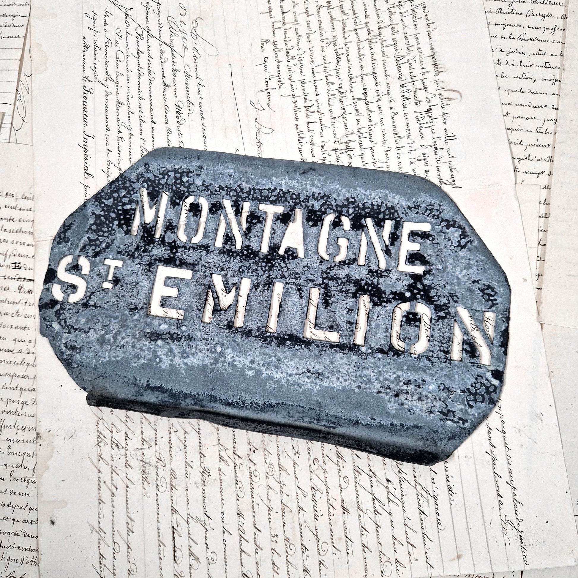 old wine stencil montagne saint emilion