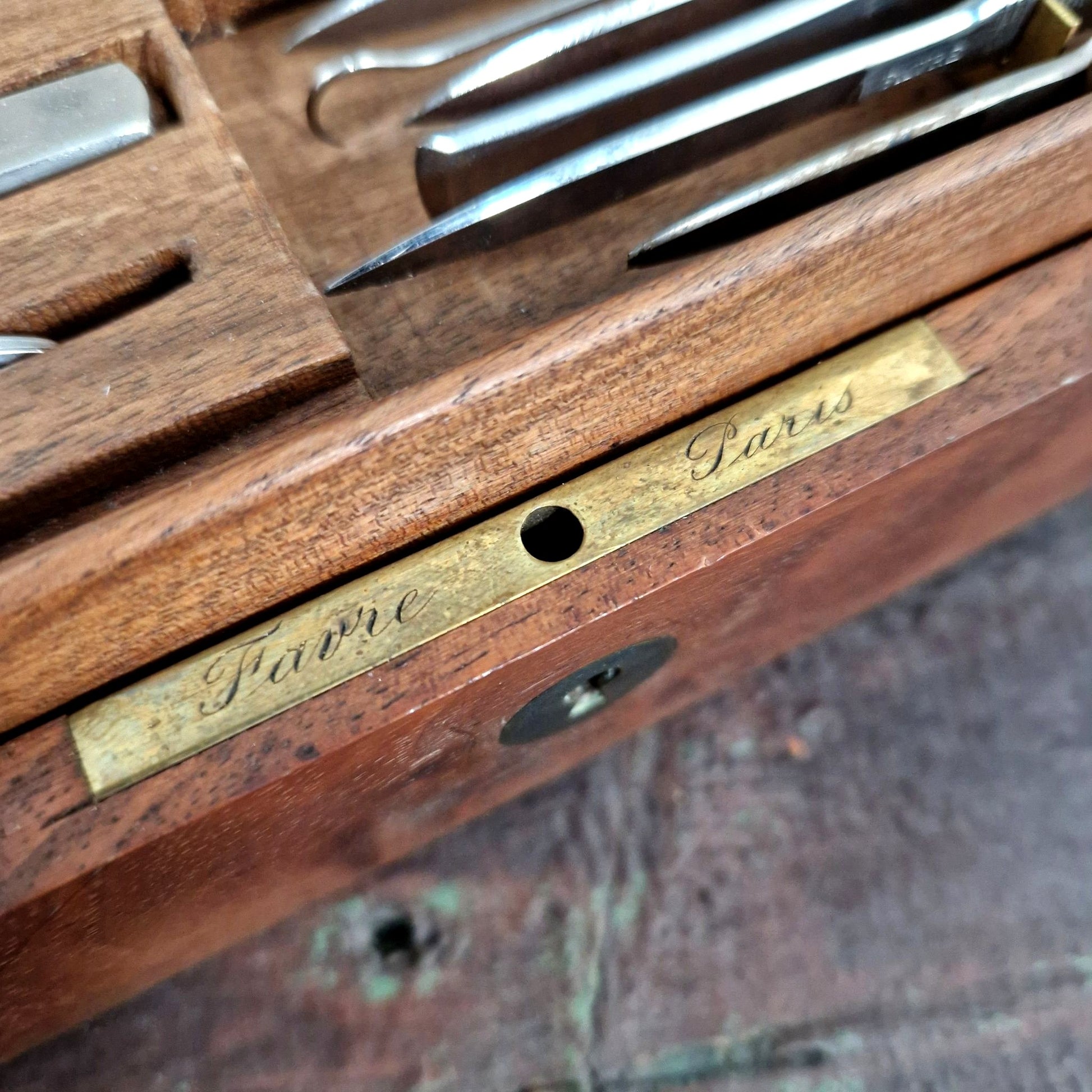 outils autopsie medical ancien