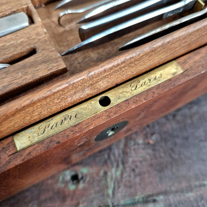 outils autopsie medical ancien