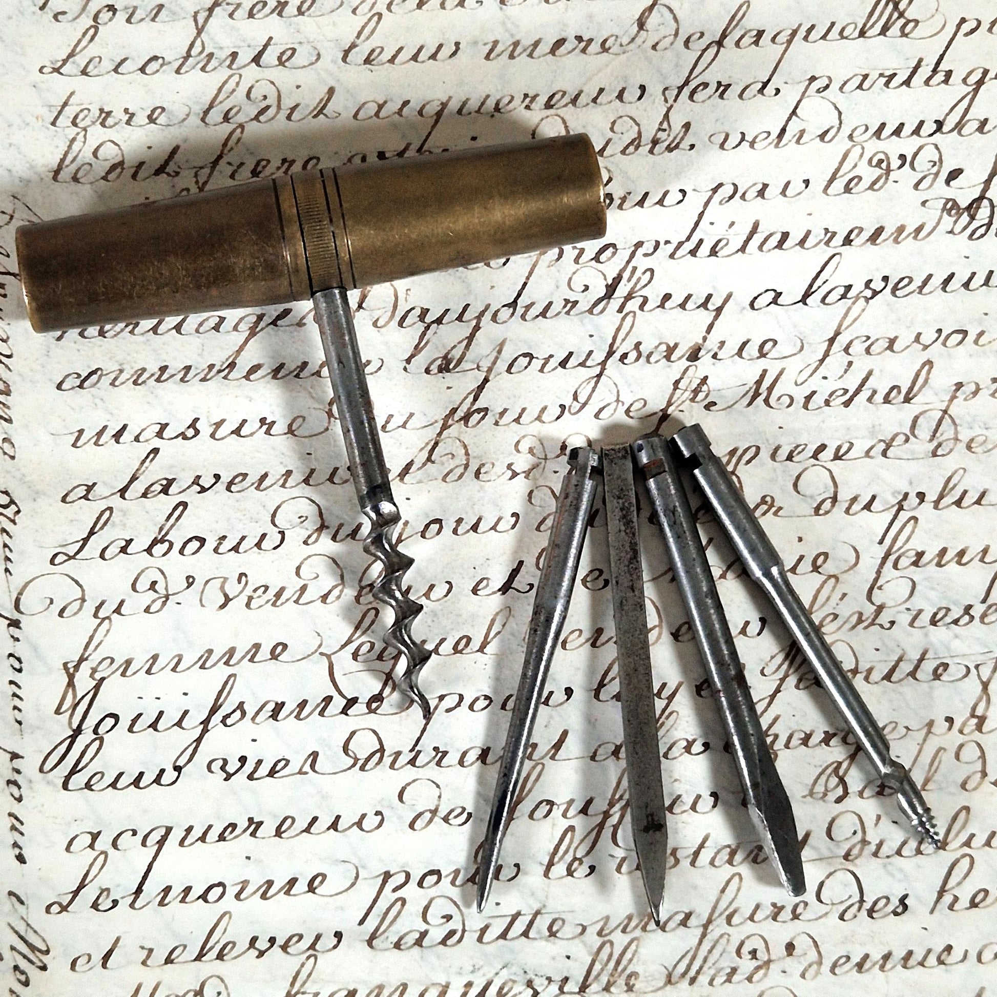 outil voyage ancien tire-bouchon laiton