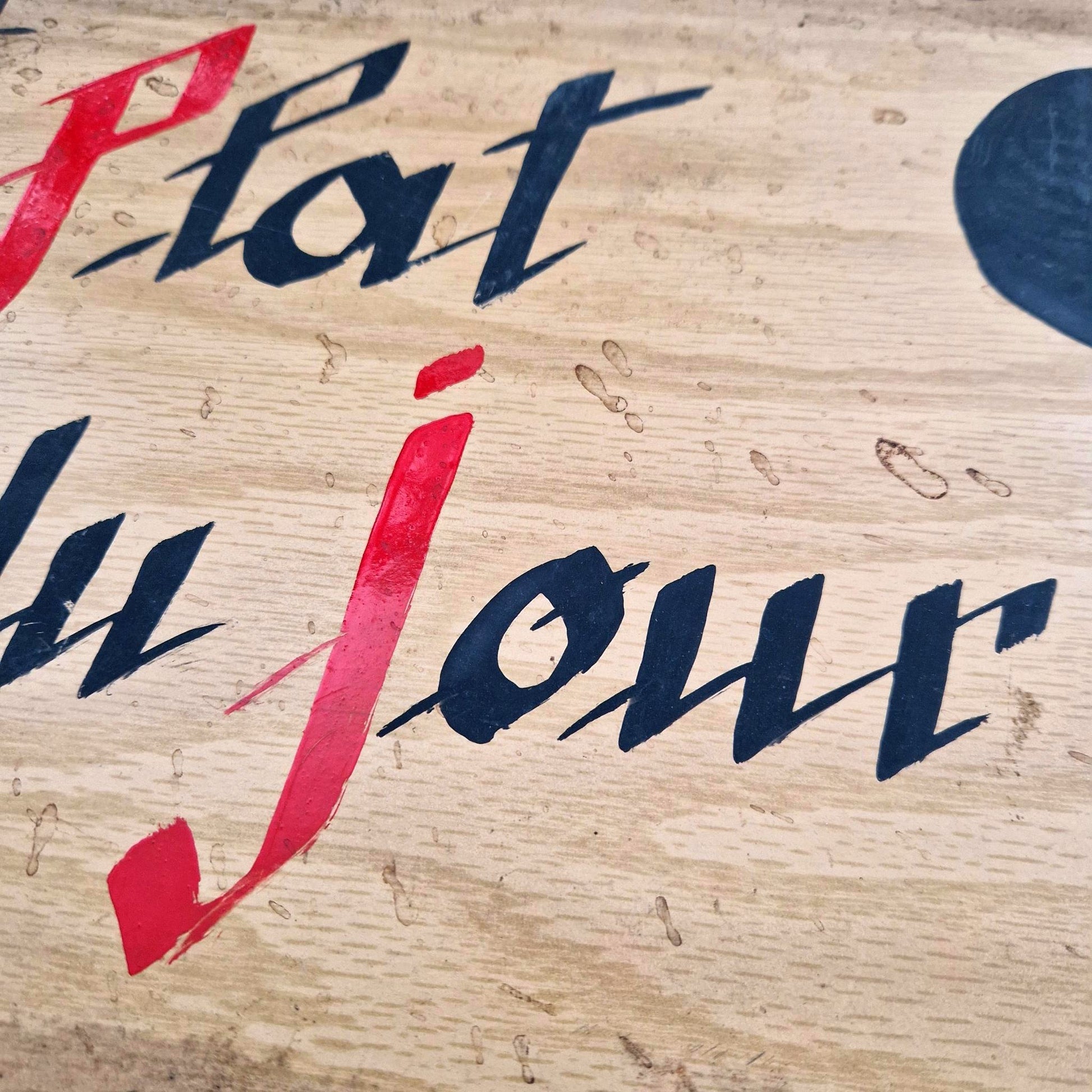 panneau bois peint restaurant plat jour